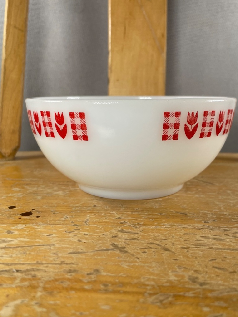 Vintage MCM Termocrisa Red Tulip Gingham 5 Inch Milk Glass Bowls | Set of 3 70s - Picture 4 of 10